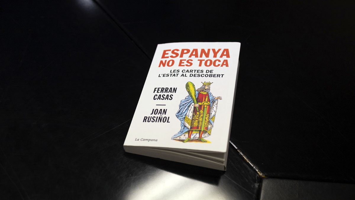 Una vintena de veus complementen el reportatge dels dos periodistes - Hugo Fernández Una vintena de veus complementen el reportatge dels dos periodistes - Hugo Fernández