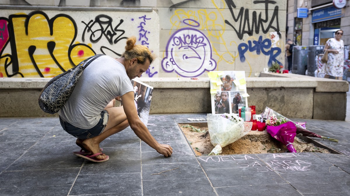 Homenatge a la jove de 20 anys morta per l'impacte d'una palmera - Hugo Fernández Homenatge a la jove de 20 anys morta per l'impacte d'una palmera - Hugo Fernández