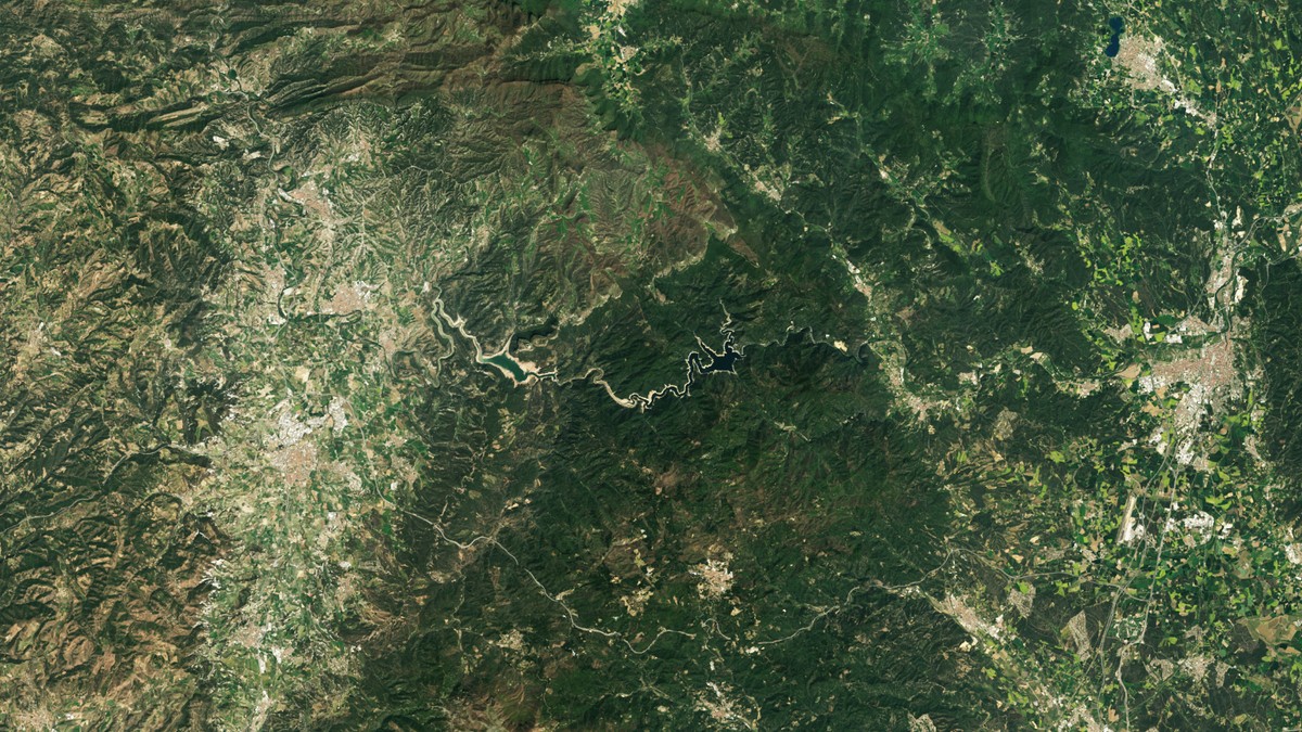Imatge de satèl·lit dels pantans de Sau i Susqueda presa el 12 d'abril del 2023 - NASA Imatge de satèl·lit dels pantans de Sau i Susqueda presa el 12 d'abril del 2023 - NASA