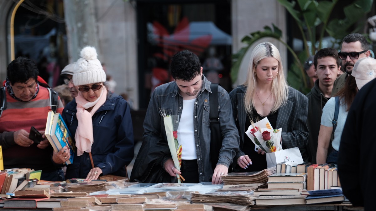 Un Sant Jordi massiu a Barcelona - Adrià Costa Un Sant Jordi massiu a Barcelona - Adrià Costa