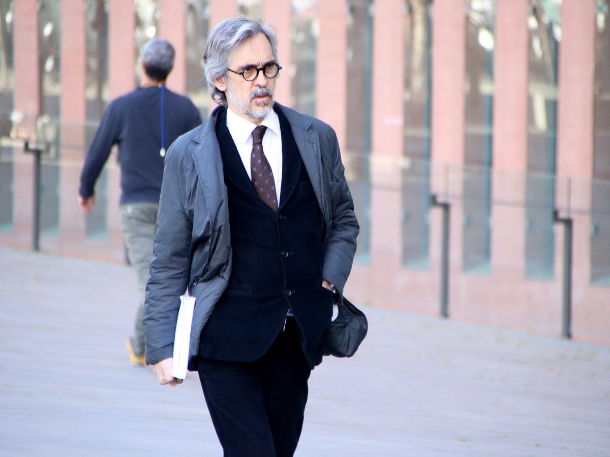 Cristóbal Martell, advocat de Dani Alves, aquest dilluns a la Ciutat de la Justícia - Blanca Blay / ACN Cristóbal Martell, advocat de Dani Alves, aquest dilluns a la Ciutat de la Justícia - Blanca Blay / ACN