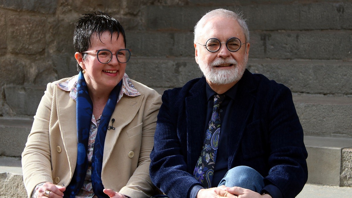 Els autors del llibre «Lletres que parlen», Jesús Alturo i Tània Alaix, a la Biblioteca de Catalunya - ACN Els autors del llibre «Lletres que parlen», Jesús Alturo i Tània Alaix, a la Biblioteca de Catalunya - ACN