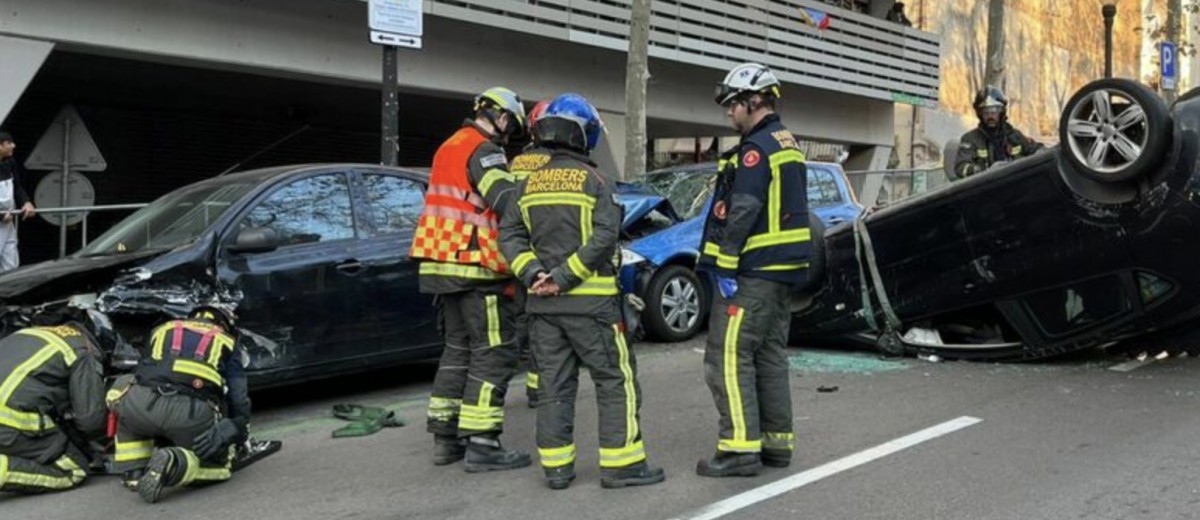 Els Bombers de Barcelona, a la zona dels fets - Cedida Els Bombers de Barcelona, a la zona dels fets - Cedida