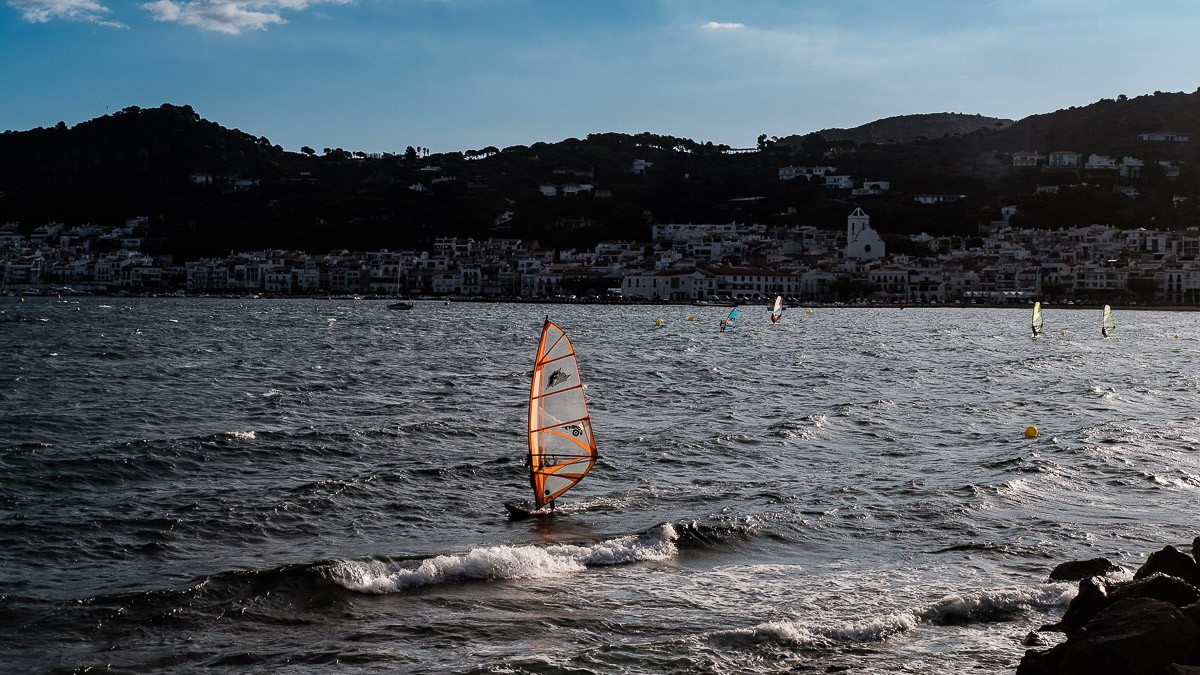 Windsurf al Port de la Selva. - Adrià Costa Windsurf al Port de la Selva. - Adrià Costa