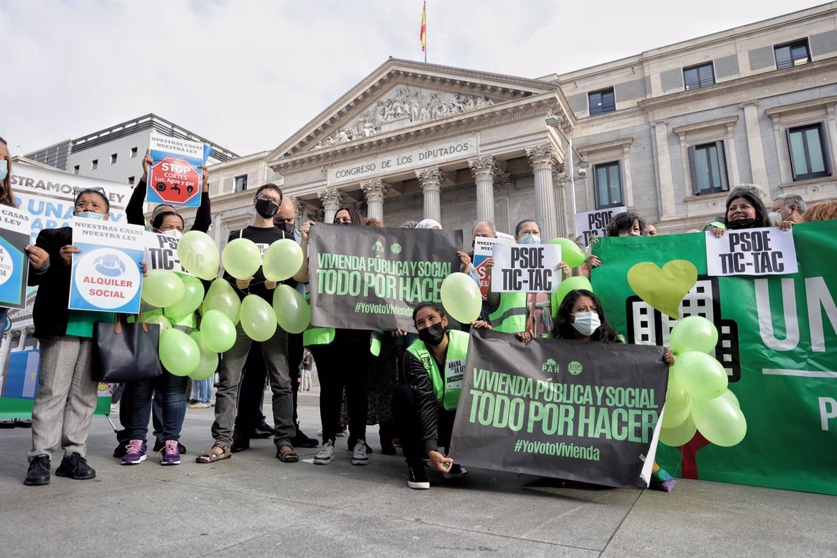 Protesta davant del Congrés per reclamar una llei d'habitatge. - Europa Press Protesta davant del Congrés per reclamar una llei d'habitatge. - Europa Press