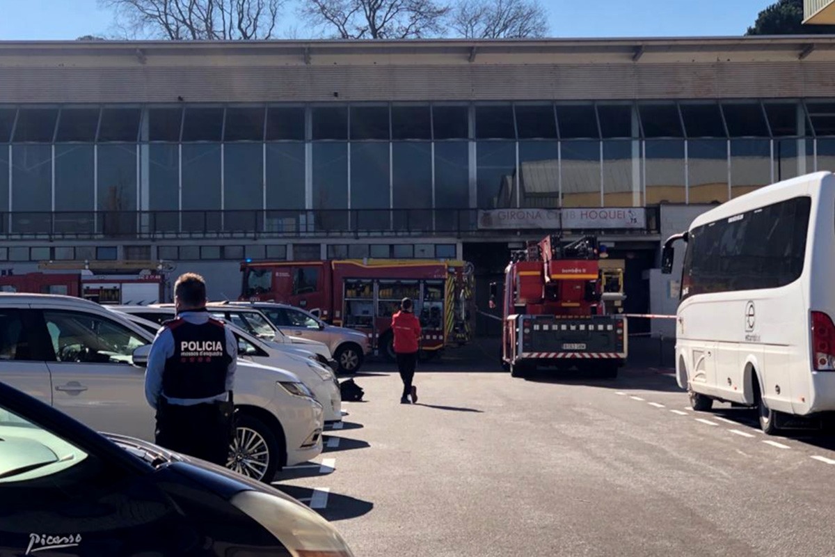 Exterior del Complex Exportiu Palau de Girona desallotjat per l'incendi del quadre elèctric. - ACN Exterior del Complex Exportiu Palau de Girona desallotjat per l'incendi del quadre elèctric. - ACN