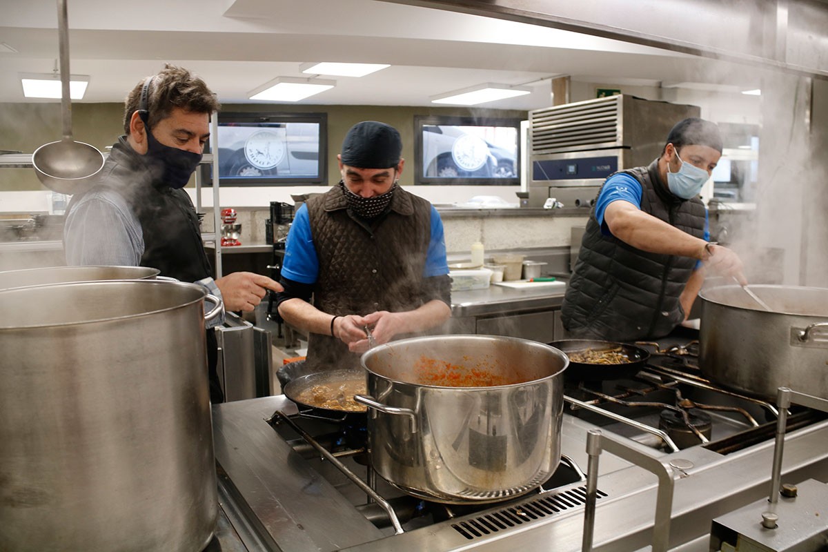 La cuina del restaurant Els Caçadors de Ribes de Freser - ACN La cuina del restaurant Els Caçadors de Ribes de Freser - ACN