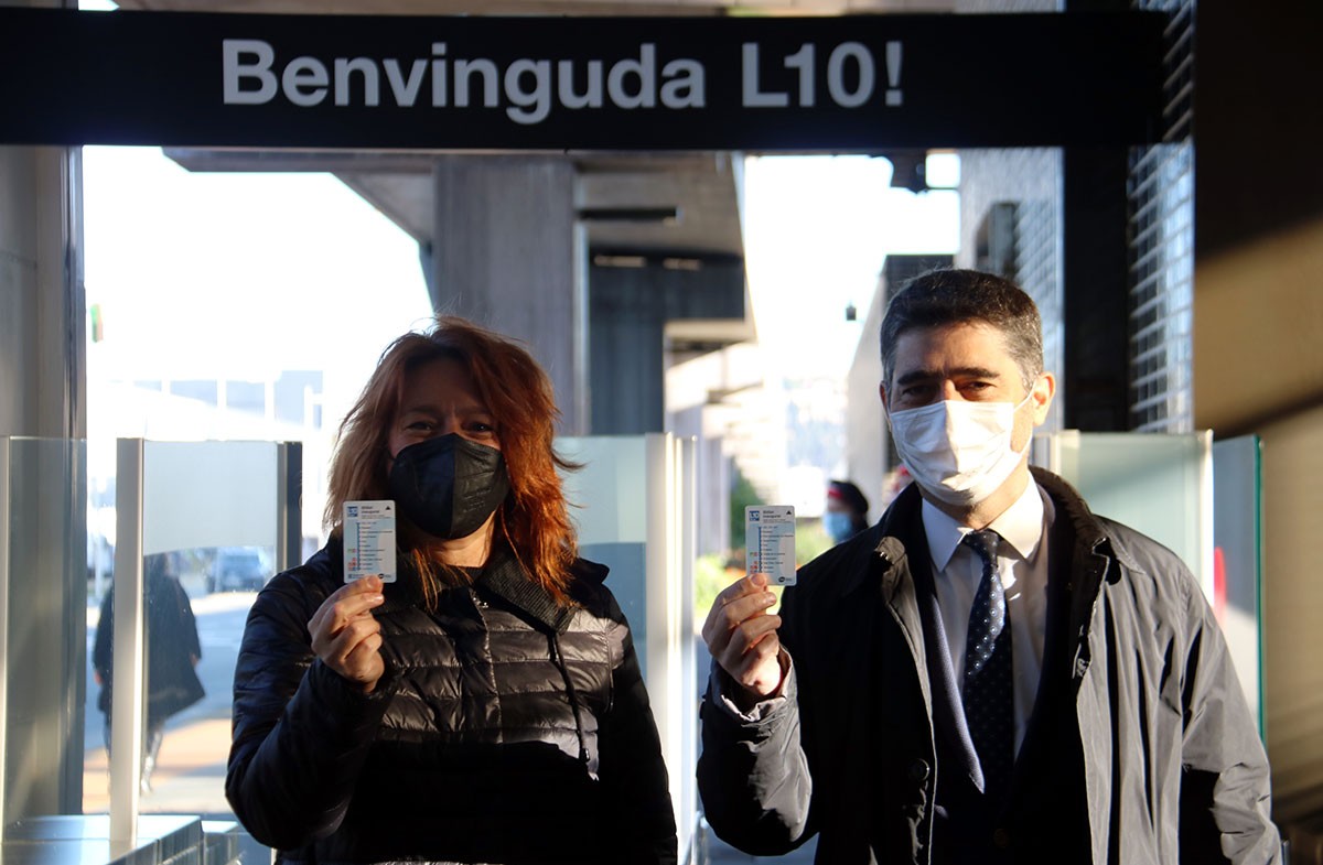 El vicepresident del Govern, Jordi Puigneró, i la presidenta de TMB, Laia Bonet, en la inauguració de les tres noves estacions de l'L10 Sud a la Zona Franca - ACN El vicepresident del Govern, Jordi Puigneró, i la presidenta de TMB, Laia Bonet, en la inauguració de les tres noves estacions de l'L10 Sud a la Zona Franca - ACN
