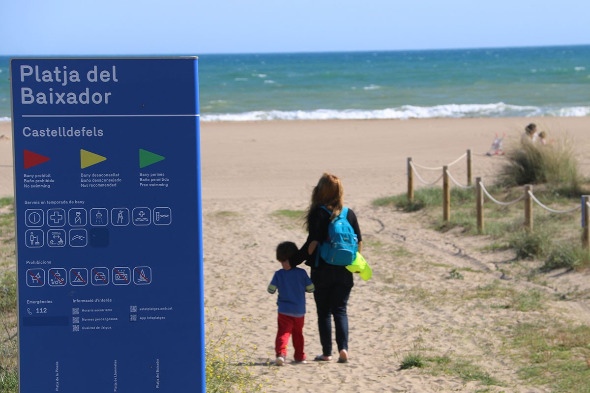 Una de les platges de Castelldefels - ACN Una de les platges de Castelldefels - ACN