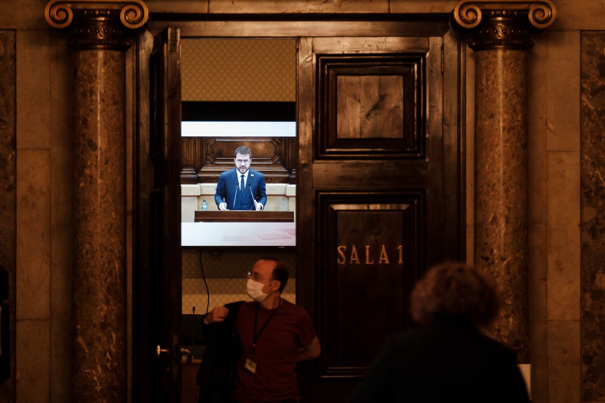 Pere Aragonès, durant la sessió d'aquest divendres al Parlament - Adrià Costa Pere Aragonès, durant la sessió d'aquest divendres al Parlament - Adrià Costa