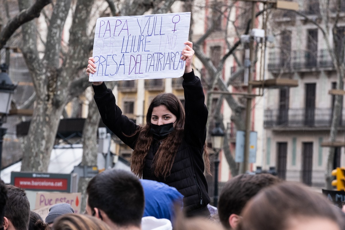 Centenars de persones s’han manifestat al centre de Barcelona convocades pel Sindicat d’Estudiants dels Països Catalans - Carlos Baglietto Centenars de persones s’han manifestat al centre de Barcelona convocades pel Sindicat d’Estudiants dels Països Catalans - Carlos Baglietto