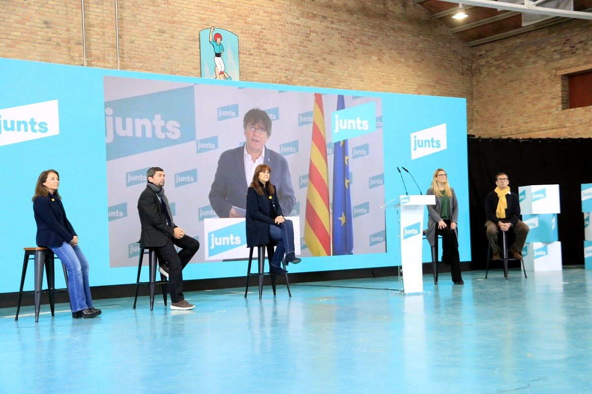 Borràs i altres candidats de Junts escolten Puigdemont a Vilafranca - ACN Borràs i altres candidats de Junts escolten Puigdemont a Vilafranca - ACN