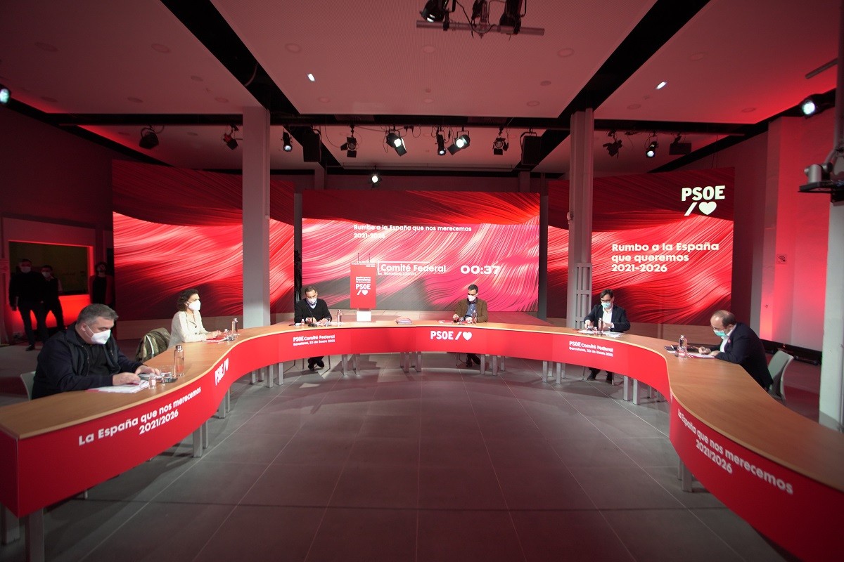 El comitè federal del PSOE, presidit per Pedro Sánchez, des de la seu del PSC - PSC El comitè federal del PSOE, presidit per Pedro Sánchez, des de la seu del PSC - PSC