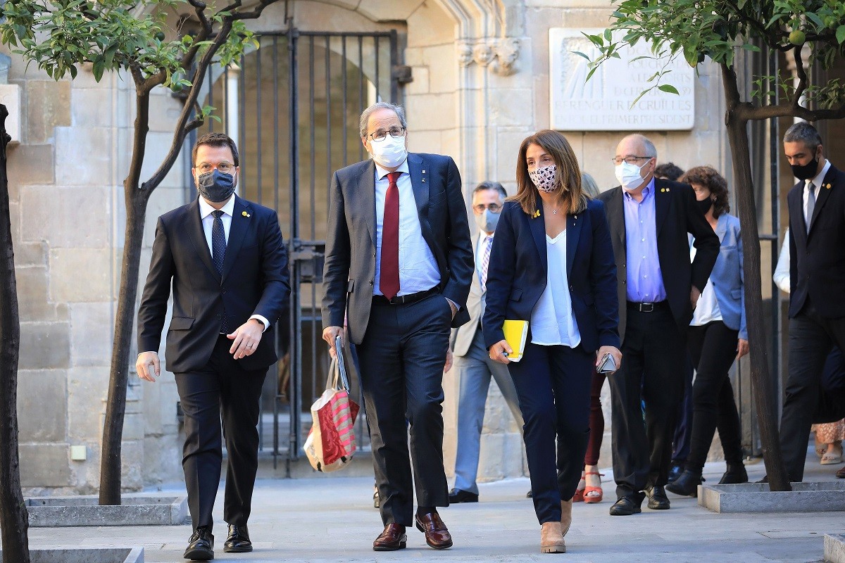 El president Torra, flanquejat per Pere Aragonès i Meritxell Budó - Govern / Jordi Bedmar El president Torra, flanquejat per Pere Aragonès i Meritxell Budó - Govern / Jordi Bedmar