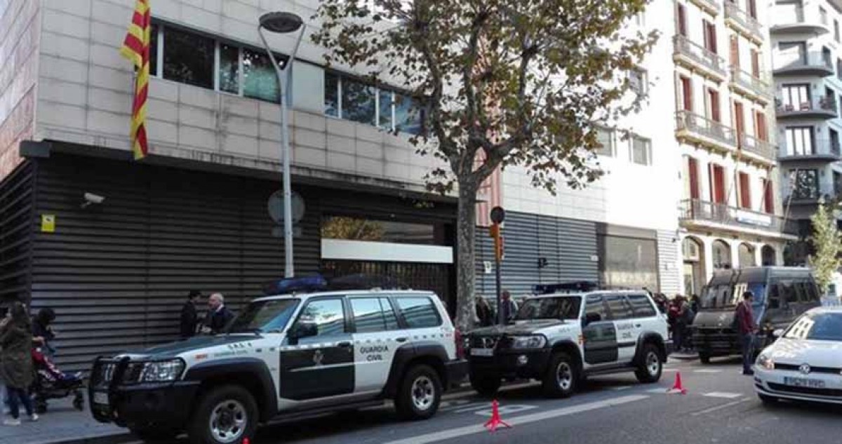 L'antiga seu de CDC al carrer Còrsega de Barcelona durant un escorcoll de la Guàrdia Civil - Europa Press L'antiga seu de CDC al carrer Còrsega de Barcelona durant un escorcoll de la Guàrdia Civil - Europa Press