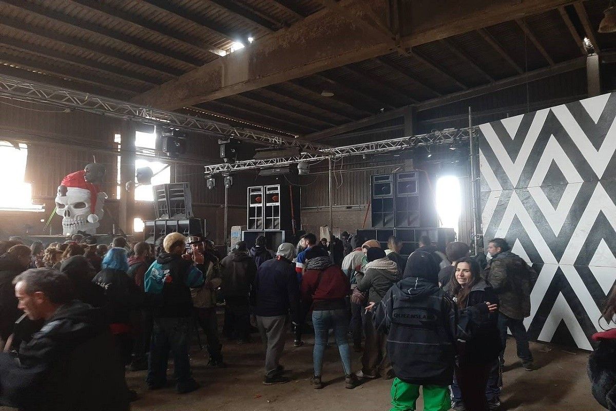 Imatges des de dins de la festa il·legal a Llinars del Vallès - Cedida Imatges des de dins de la festa il·legal a Llinars del Vallès - Cedida