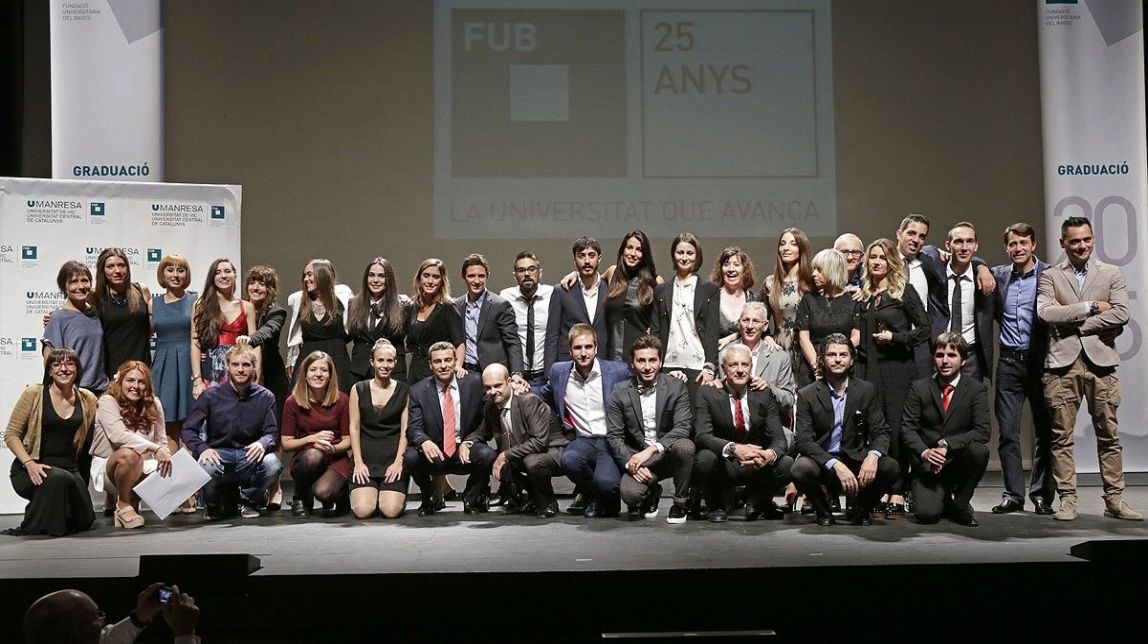 Foto de grup dels nous titulats per la FUB-UManresa, al Kursaal - FUB Foto de grup dels nous titulats per la FUB-UManresa, al Kursaal - FUB