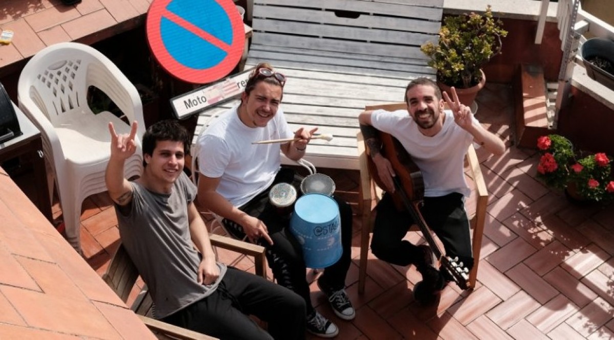 El grup al terrat on s'han fet famosos - Stay Homas El grup al terrat on s'han fet famosos - Stay Homas
