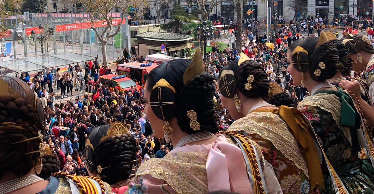 Les Falles congreguen gran quantitat de gent en espais reduïts - Ajuntament de València Les Falles congreguen gran quantitat de gent en espais reduïts - Ajuntament de València