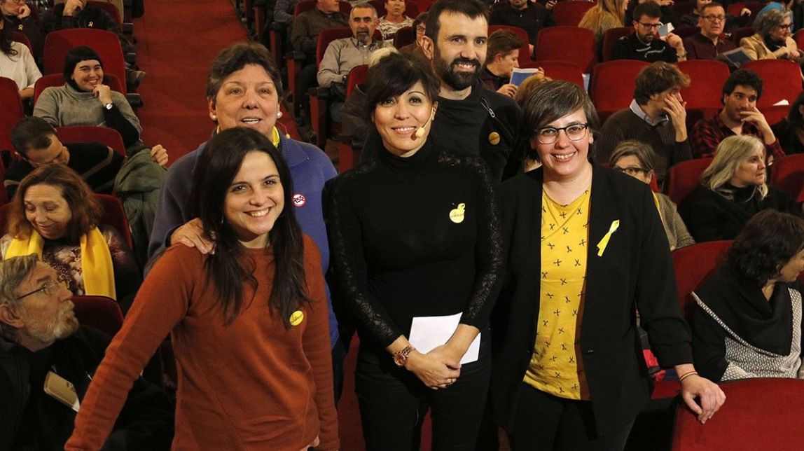La cap de llista de la CUP per Lleida, Mireia Boya, amb Pau Juvillà; Rosa Penyafiel, Maria Sirvent i l'exdiputada Gabriela Serra a Lleida.
|
ACN - |
ACN La cap de llista de la CUP per Lleida, Mireia Boya, amb Pau Juvillà; Rosa Penyafiel, Maria Sirvent i l'exdiputada Gabriela Serra a Lleida.
|
ACN - |
ACN