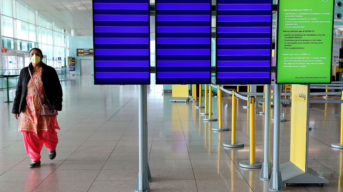 Una dona, a la termina buida de l'aeroport del Prat
|
ACN - |
ACN Una dona, a la termina buida de l'aeroport del Prat
|
ACN - |
ACN