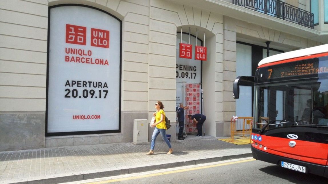 Uns operaris enllesteixen la botiga d'Uniqlo a Passeig de Gràcia
|
S. Santiago - |
S. Santiago Uns operaris enllesteixen la botiga d'Uniqlo a Passeig de Gràcia
|
S. Santiago - |
S. Santiago