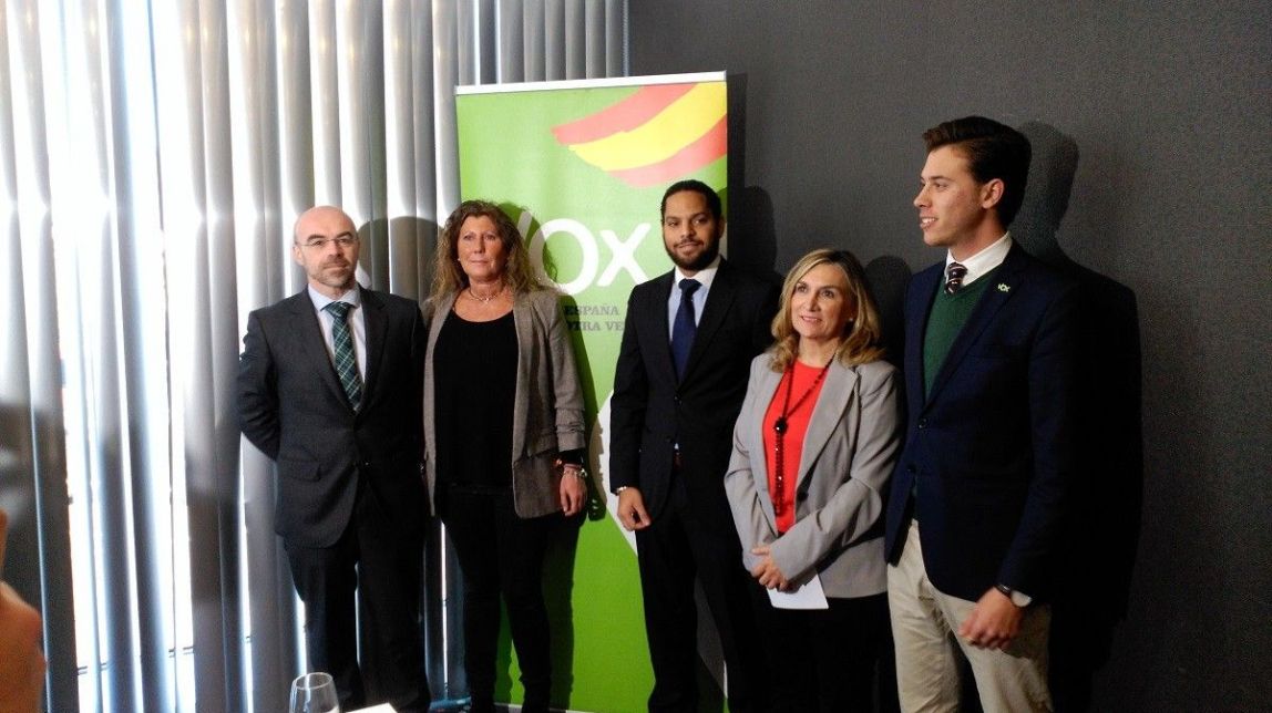 Jorge Buxadé, a l'esquerra, i Ignacio Garriga, al mig, són els rostres més coneguts de Vox a Catalunya.
|
Pep Martí - |
Pep Martí Jorge Buxadé, a l'esquerra, i Ignacio Garriga, al mig, són els rostres més coneguts de Vox a Catalunya.
|
Pep Martí - |
Pep Martí