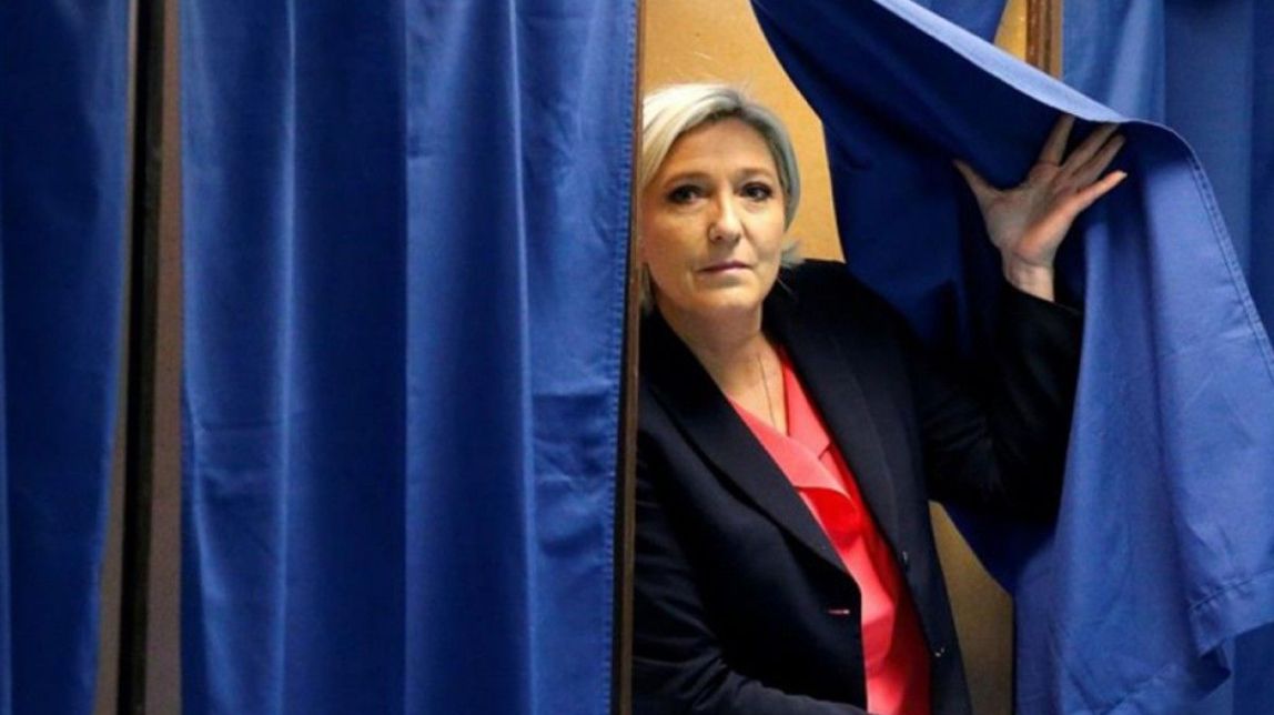 Le Pen ha doblat els vots del seu pare i si Europa no fa un canvi podria sorprendre d'aquí cinc anys
|
EP - |
EP Le Pen ha doblat els vots del seu pare i si Europa no fa un canvi podria sorprendre d'aquí cinc anys
|
EP - |
EP