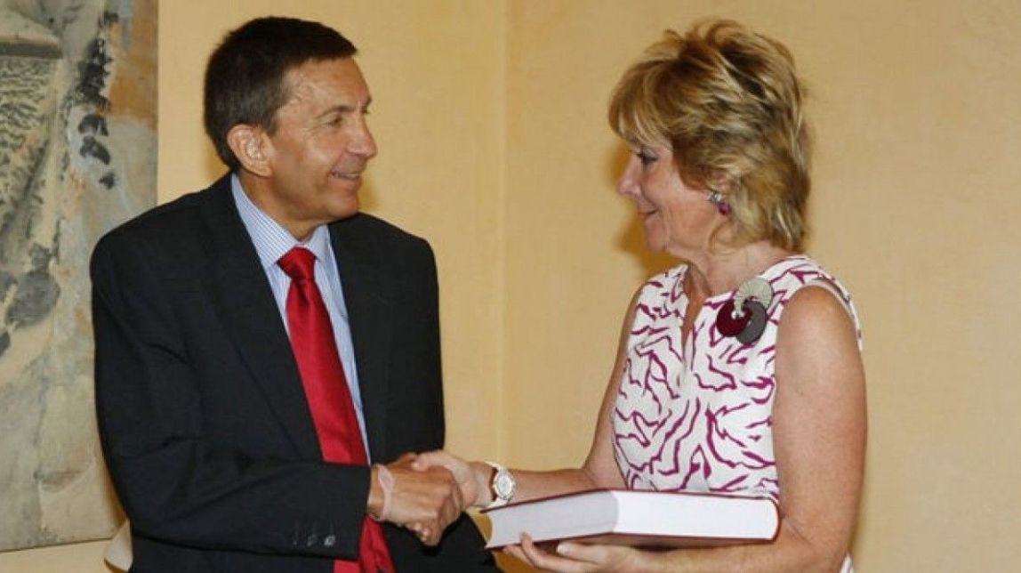 Manuel Moix amb Esperanza Aguirre quan presidia la Comunitat de Madrid
|
Comunitat de Madrid - |
Comunitat de Madrid Manuel Moix amb Esperanza Aguirre quan presidia la Comunitat de Madrid
|
Comunitat de Madrid - |
Comunitat de Madrid