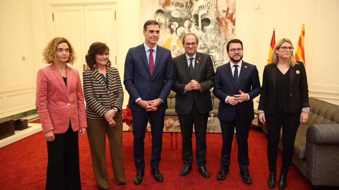 Quim Torra i Pedro Sánchez, acompanyats de consellers i ministres al Palau de Pedralbes
|
Govern - |
Govern Quim Torra i Pedro Sánchez, acompanyats de consellers i ministres al Palau de Pedralbes
|
Govern - |
Govern