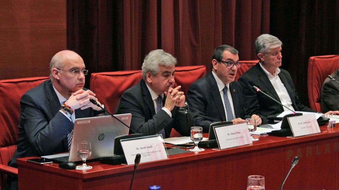 El conseller Jordi Jané durant la seva compareixença en comissió
|
Parlament - |
Parlament El conseller Jordi Jané durant la seva compareixença en comissió
|
Parlament - |
Parlament