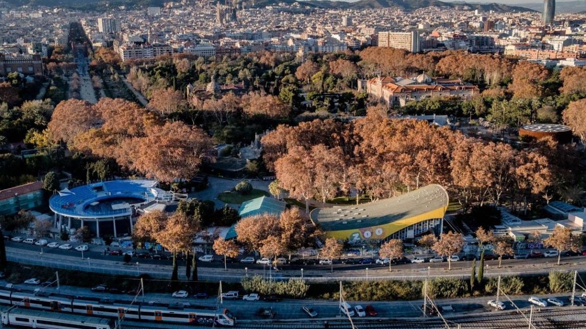 Vista aèria del Parc de la Ciutadella.
|
Adrià Costa - |
Adrià Costa Vista aèria del Parc de la Ciutadella.
|
Adrià Costa - |
Adrià Costa