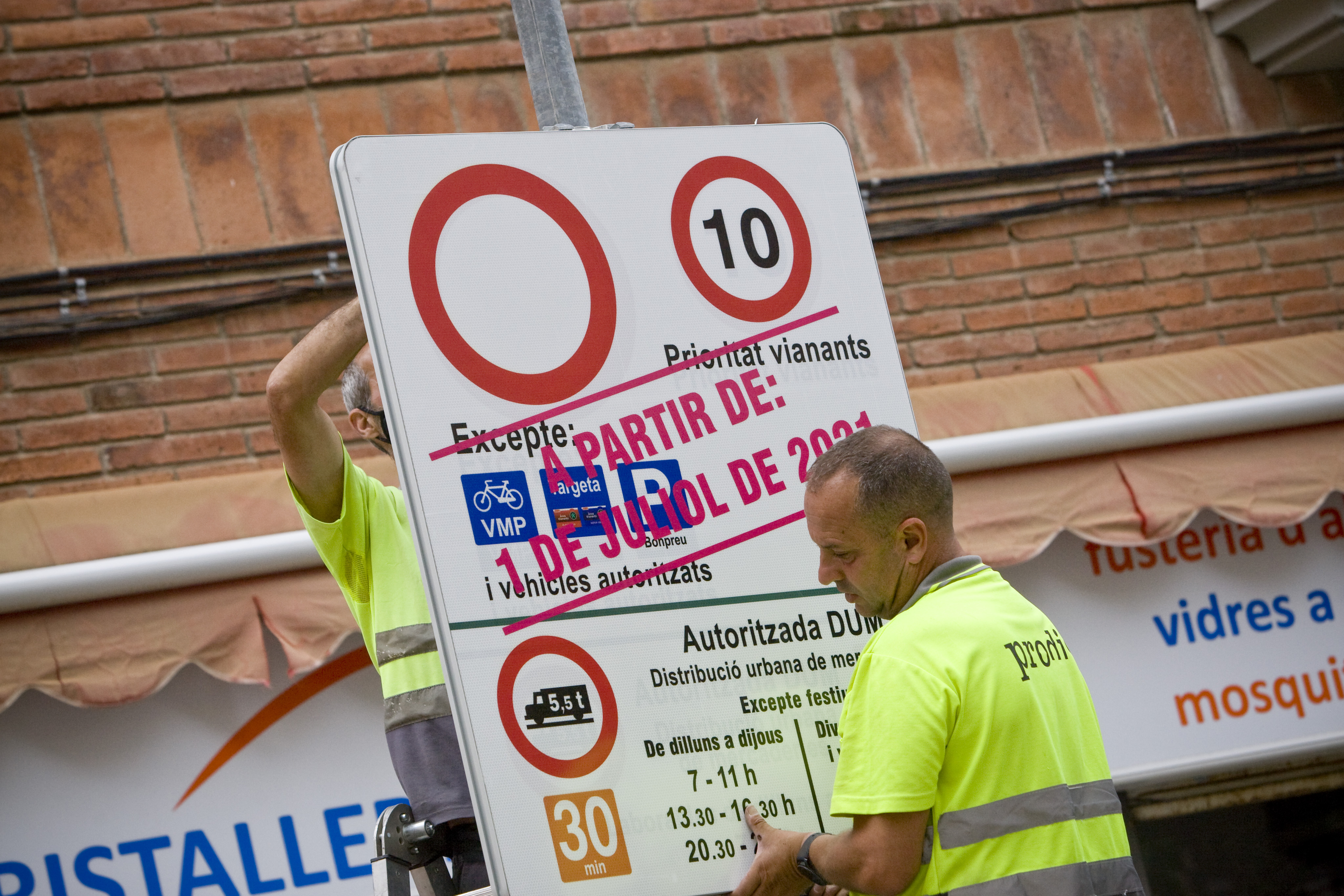 Una nova zona per a vianants - Una nova zona per a vianants -