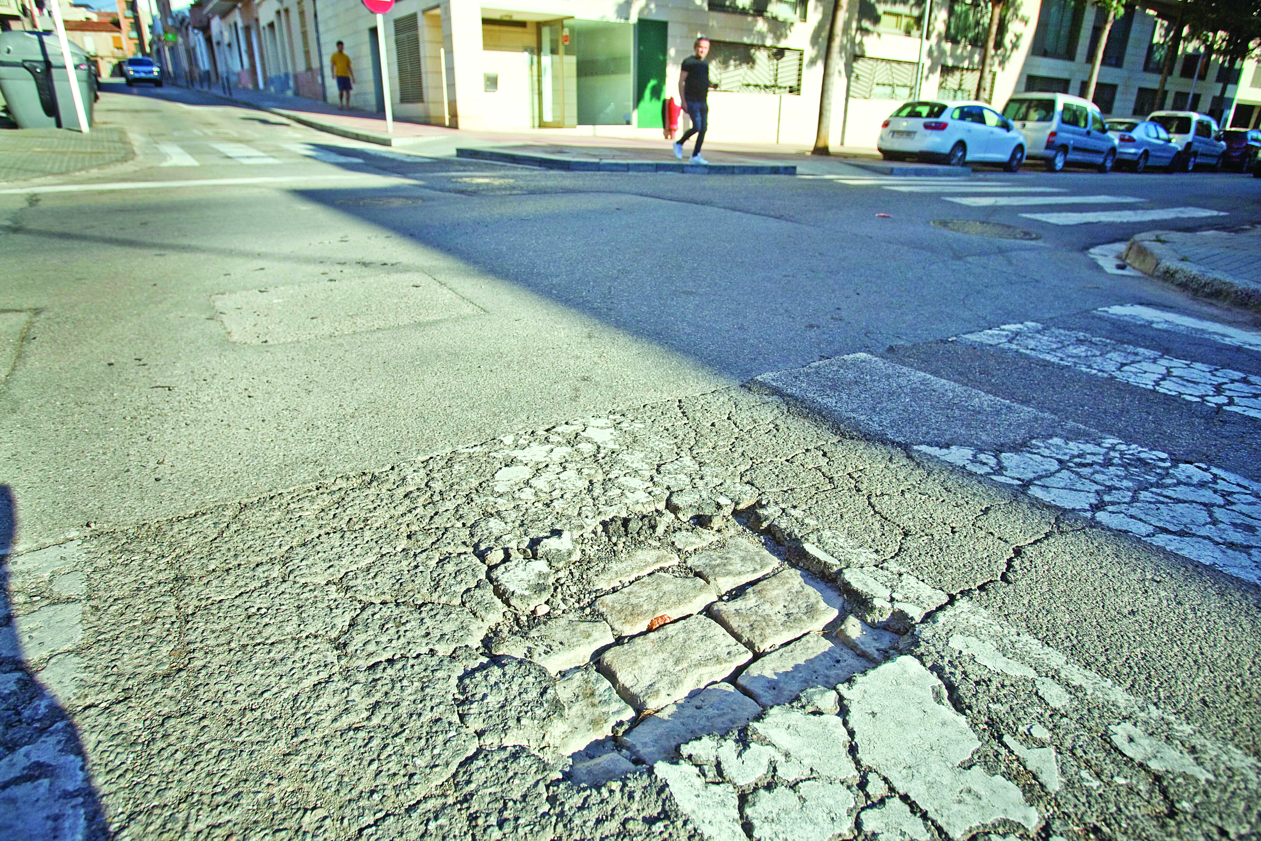 Paviment en mal estat - Paviment en mal estat -