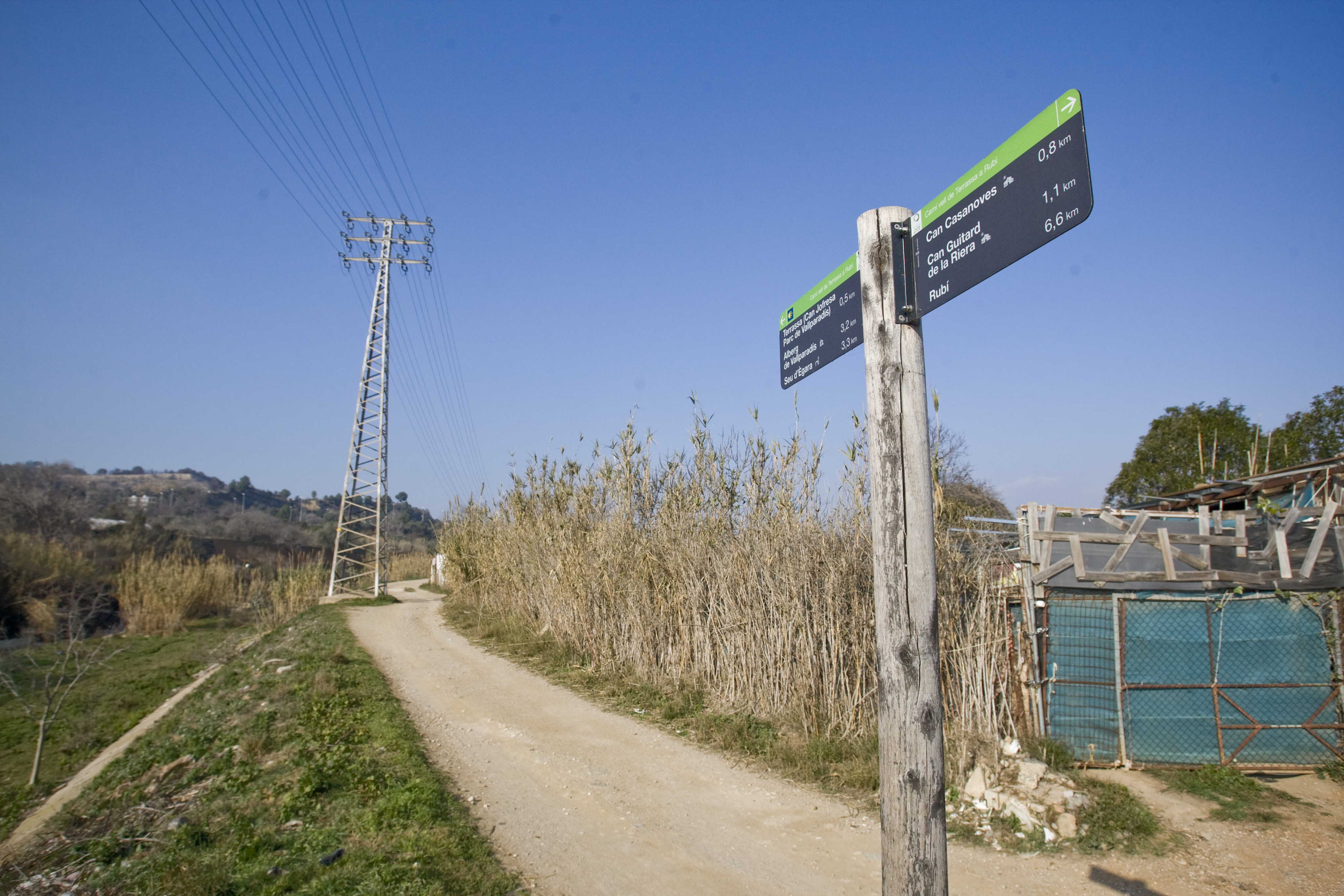 Nous aparcaments tancats per a bicis a FGC Valldoreix i Bellaterra - Nous aparcaments tancats per a bicis a FGC Valldoreix i Bellaterra -