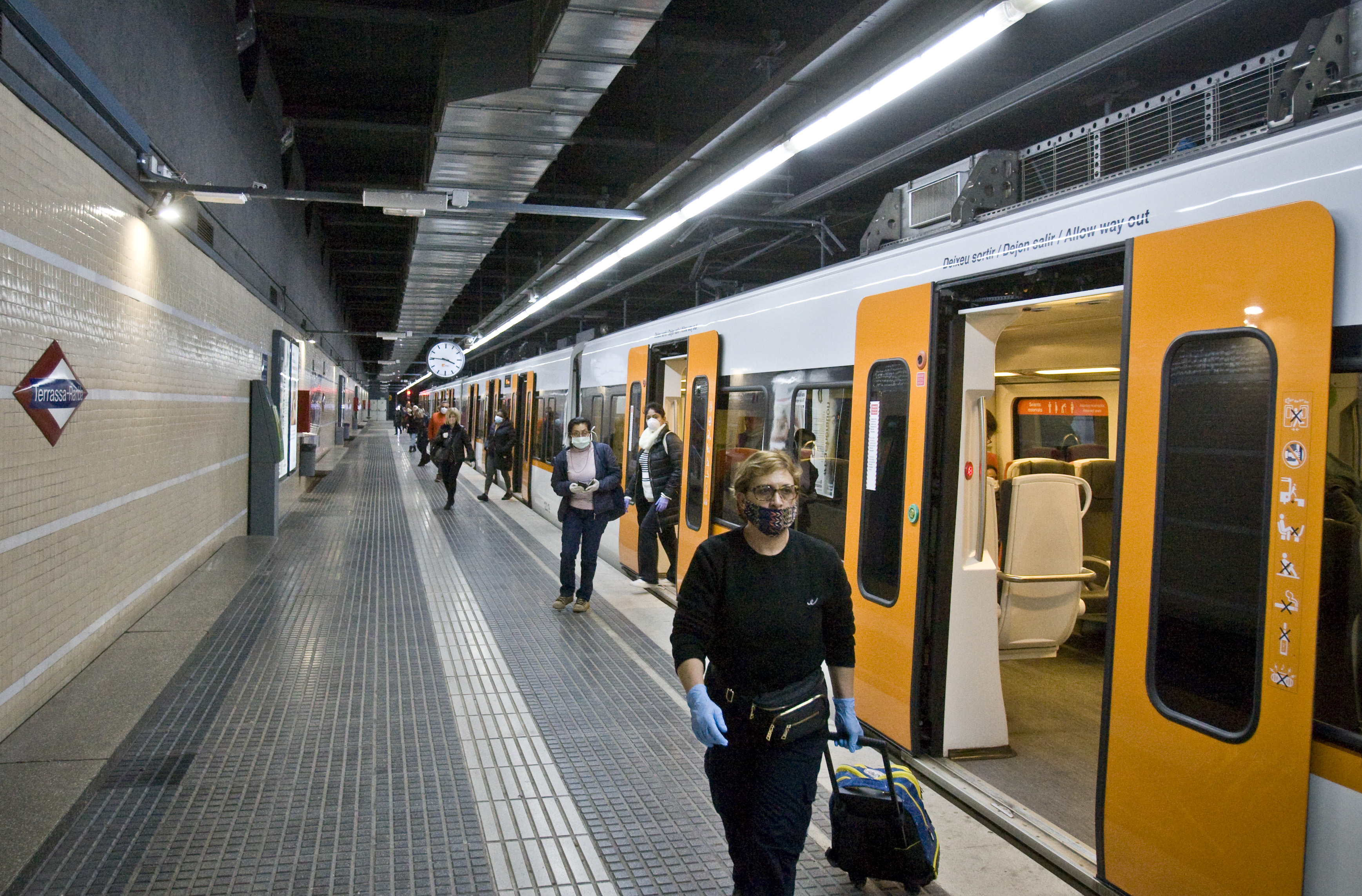 Quatre denunciats per buidar extintors a Terrassa - Quatre denunciats per buidar extintors a Terrassa -