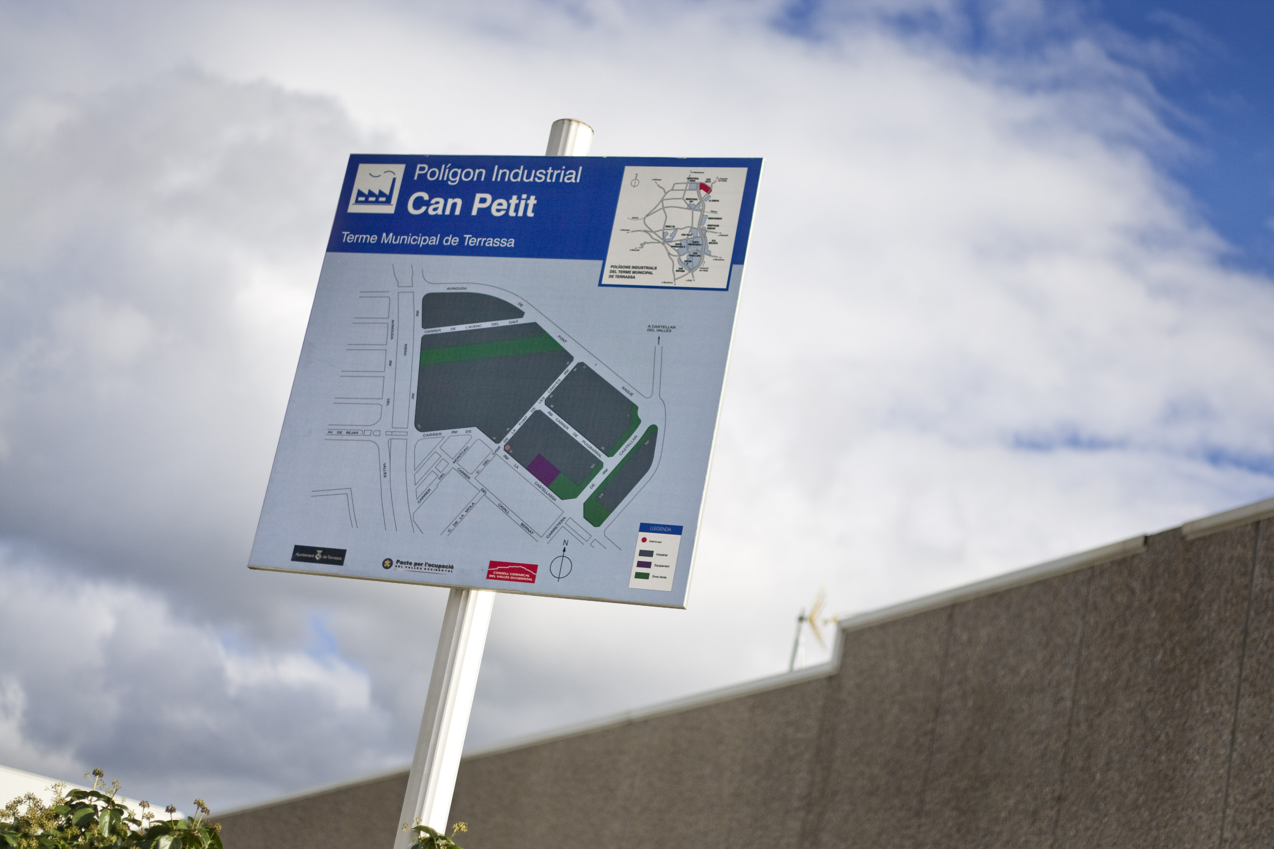 A picar portes per detectar la pobresa a Terrassa - A picar portes per detectar la pobresa a Terrassa -