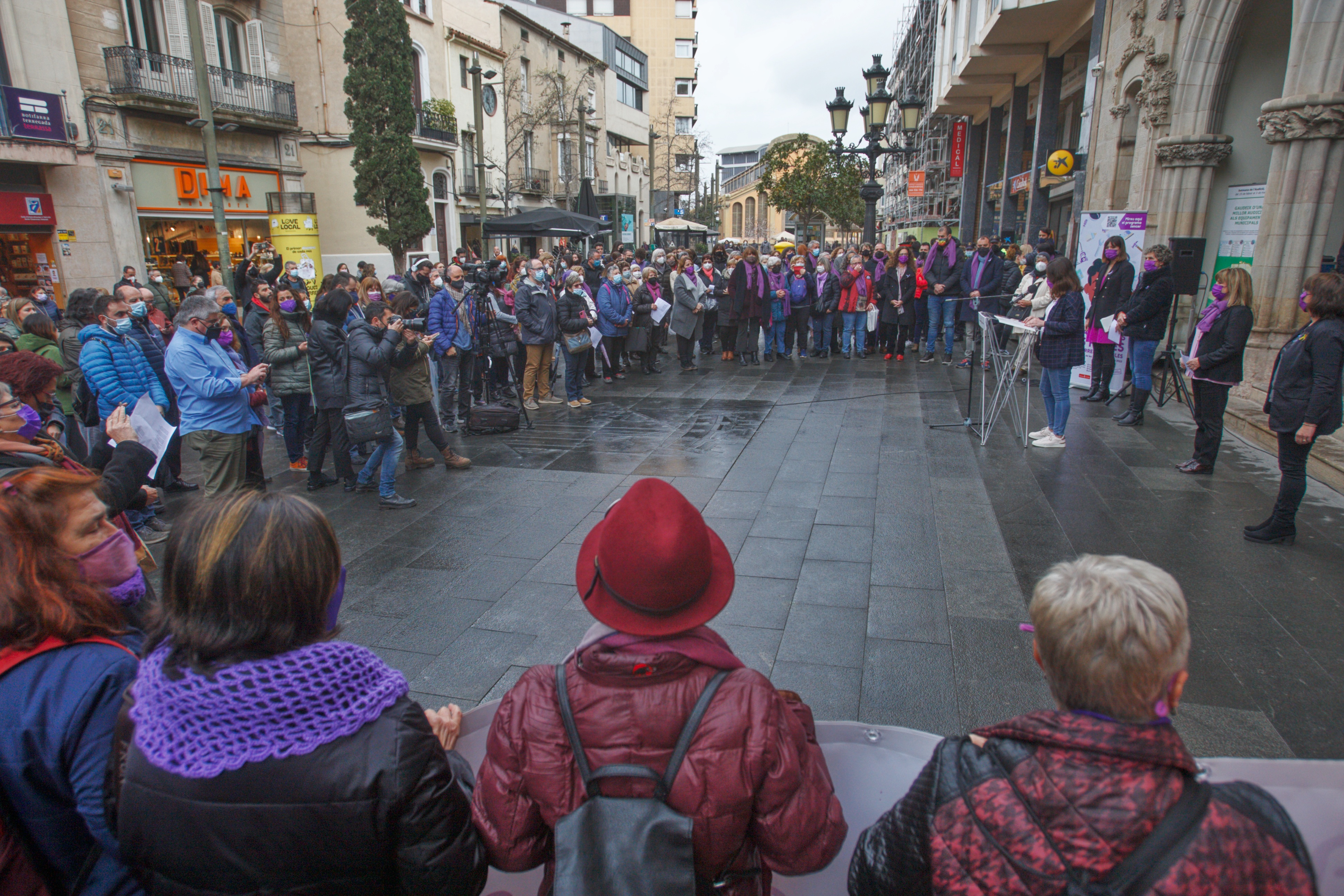 Detingut un mosso de la seu central de Sabadell per intentar matar la seva parella - Detingut un mosso de la seu central de Sabadell per intentar matar la seva parella -