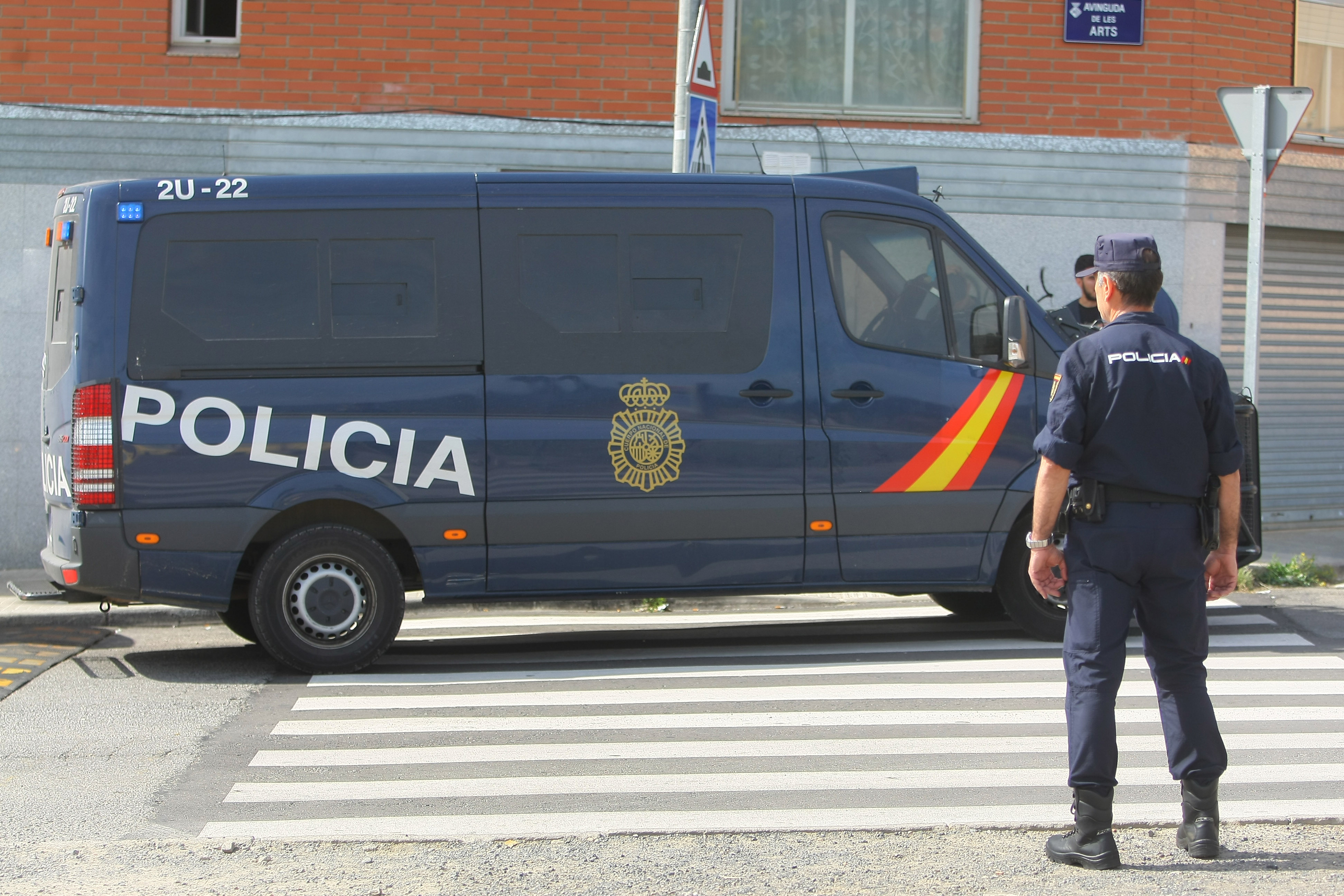 Agredeix dues dones per robar-los els mòbils a Terrassa - Agredeix dues dones per robar-los els mòbils a Terrassa -