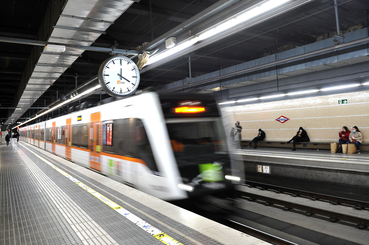 Un tren d’FGC amb destinació a Terrassa acaba en direcció a Sabadell - Un tren d’FGC amb destinació a Terrassa acaba en direcció a Sabadell -