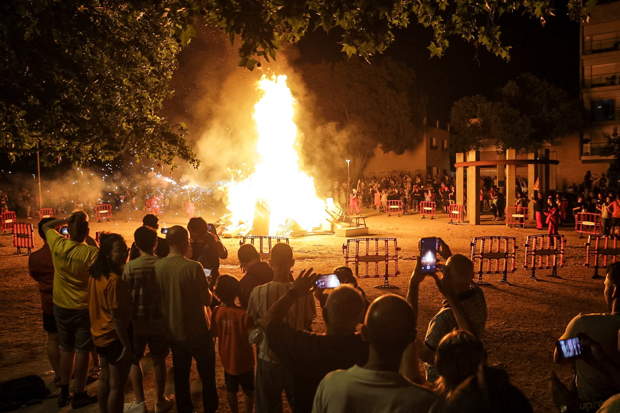 FOTOS | Foguera de Sant Joan a Terrassa - FOTOS | Foguera de Sant Joan a Terrassa -