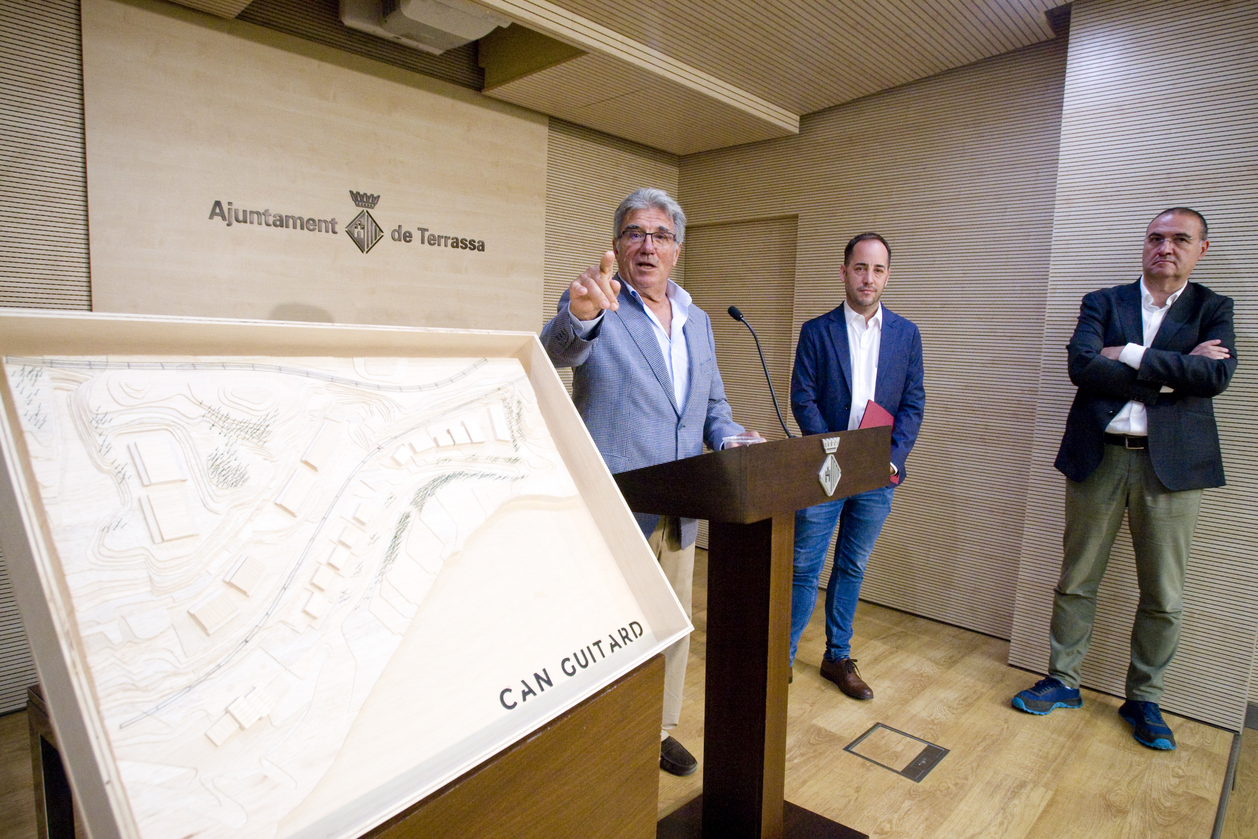 Un nou polígon per a grans empreses - Un nou polígon per a grans empreses -