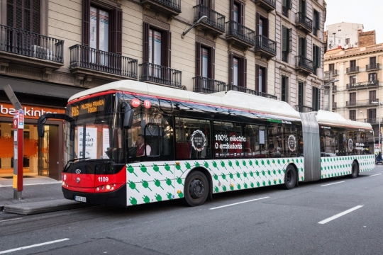 Mor una nena de 14 anys atropellada per un autobús a Barcelona Mor una nena de 14 anys atropellada per un autobús a Barcelona