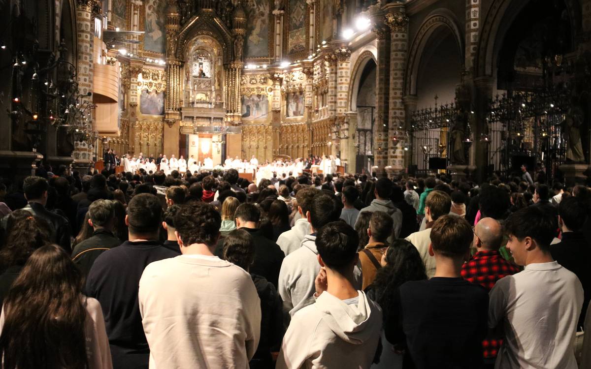 Centenars de joves cristians celebren a Montserrat el «Mil·lenari Jove» com a símbol d'esperança i fe