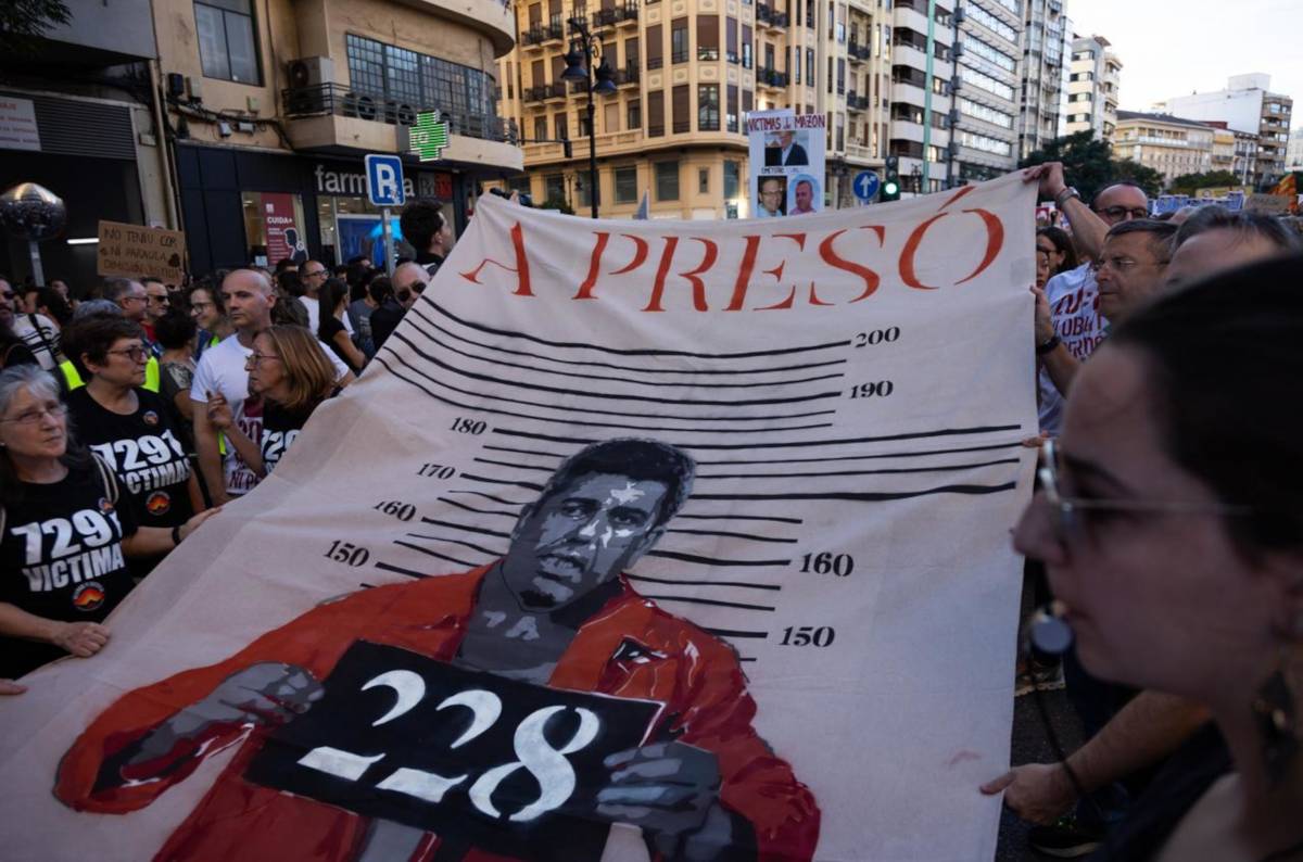 Treballadors d'À Punt denuncien la cobertura de la manifestació per la dana: «Van emetre una correguda de bous» Treballadors d'À Punt denuncien la cobertura de la manifestació per la dana: «Van emetre una correguda de bous»