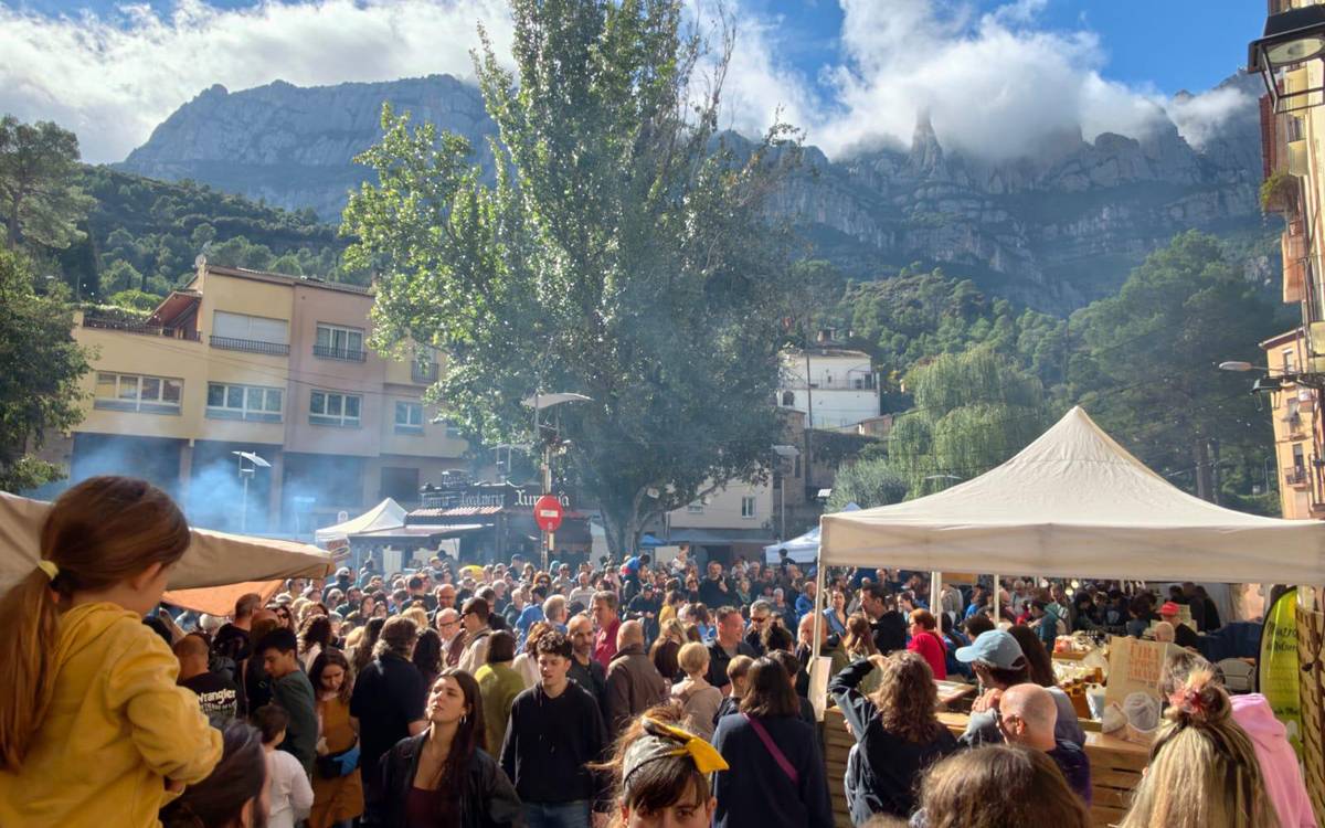 Monistrol de Montserrat celebra una 31a Fira de la Coca i el Mató amb carrers plens i gust de tradició