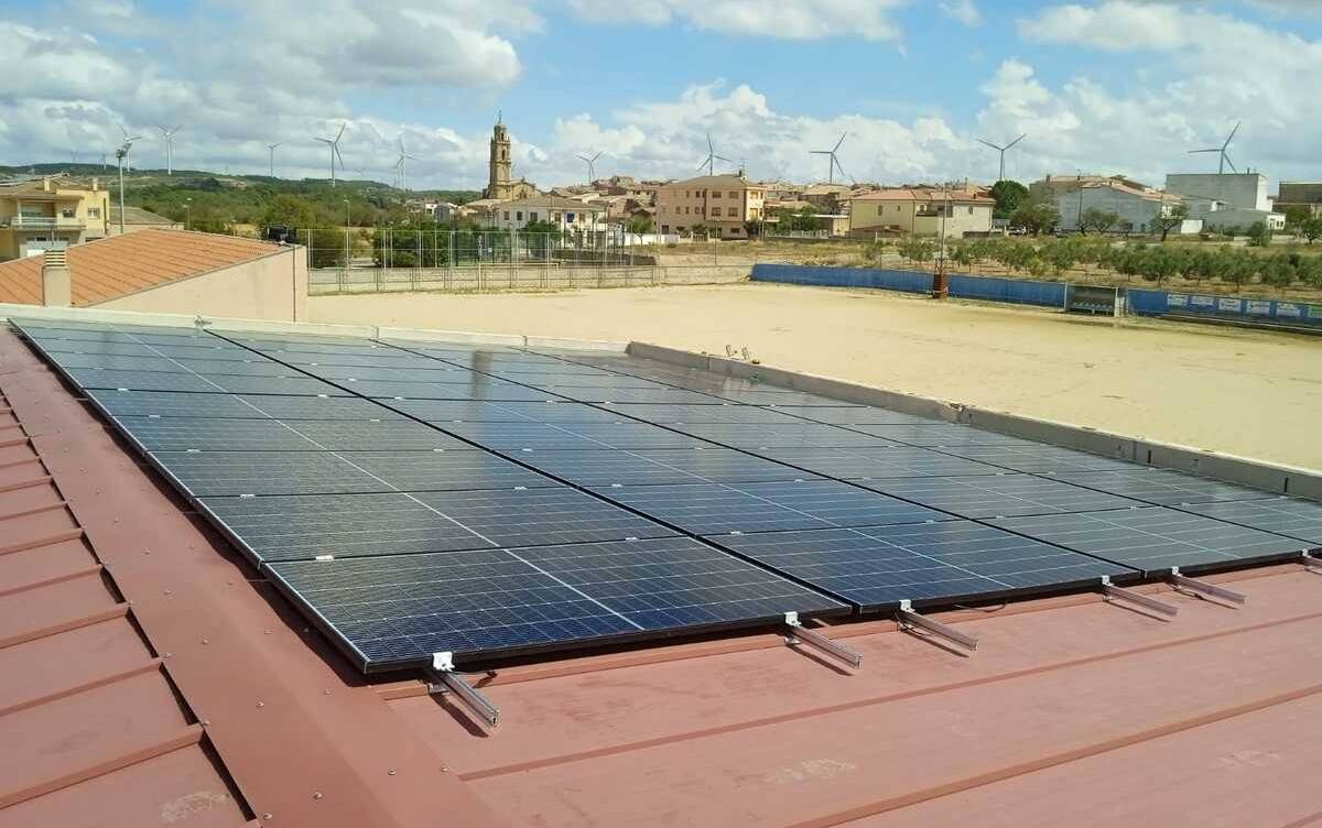 Instal·lats els panells solars fotovoltaics per a autoconsum col·lectiu a Bot i Vilalba dels Arcs Instal·lats els panells solars fotovoltaics per a autoconsum col·lectiu a Bot i Vilalba dels Arcs
