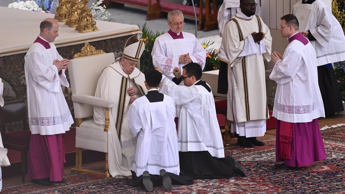 El papa Francesc reapareix per Pasqua el dia que desvela la seva implicació en un complot eclesiàstic
