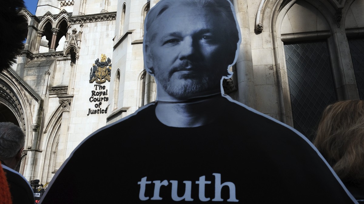 El Regne Unit no extradirà (per ara) Julian Assange als Estats Units