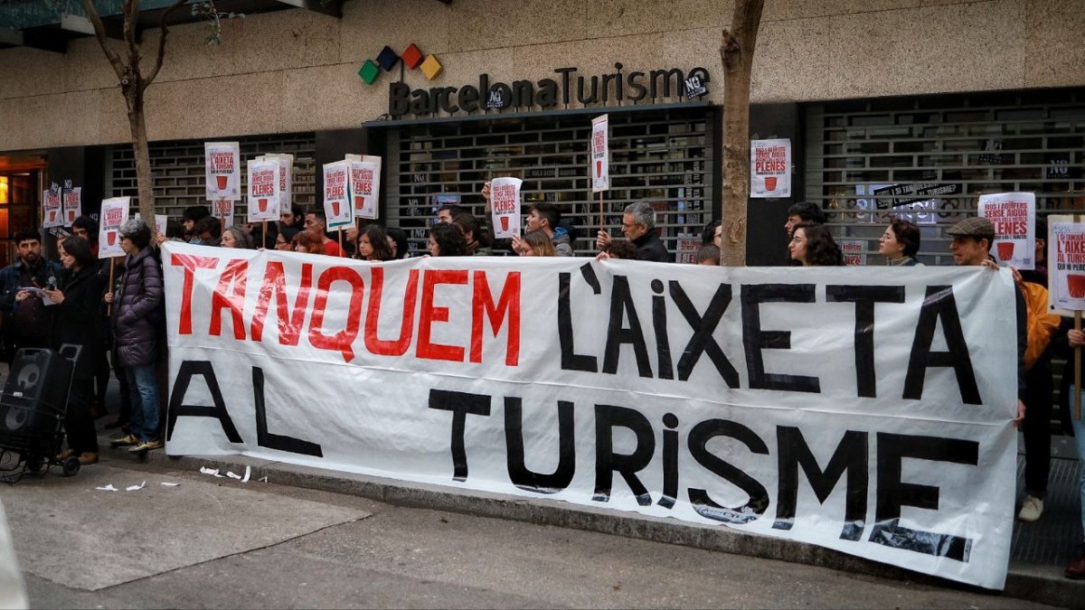 Protesta a les portes del consorci Turisme de Barcelona - Hugo Fernández